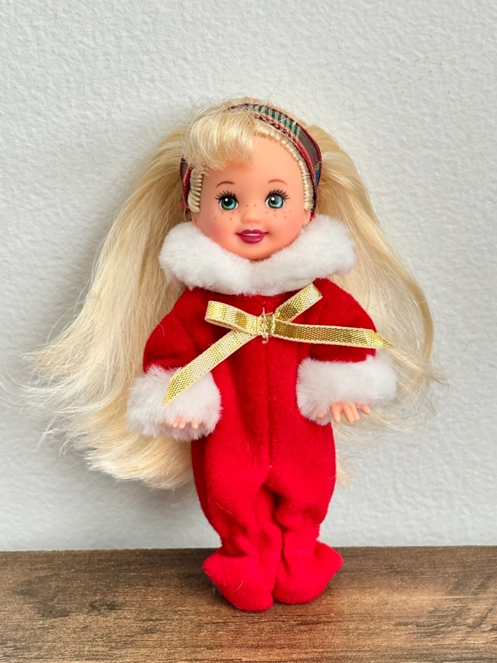 New VINTAGE 1998 Barbie Kelly Holiday Sisters Doll Christmas Red Velvet Outfit